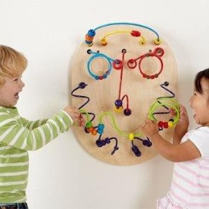 לוח קיר מבוך חרוזים